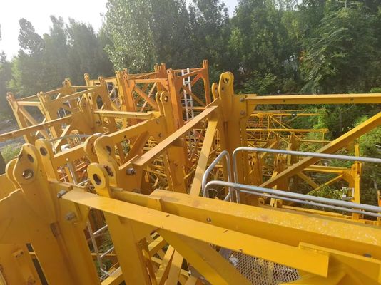 QTZ200 7015 Kullanılmış kule kaldırıcı 10 ton maksimum yük 65m Jib ve L68 mast
