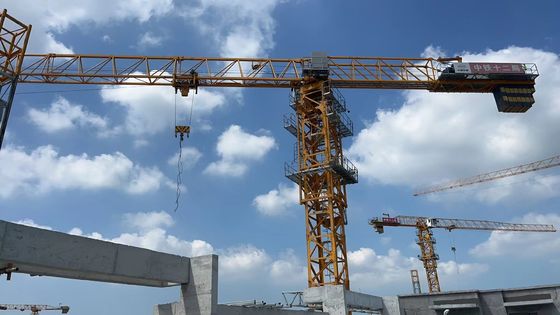 7025 12 tonluk QTZ250 kullanılmış kule vinci 70m jib ve L68 mast ile 2021 yılında yapıldı