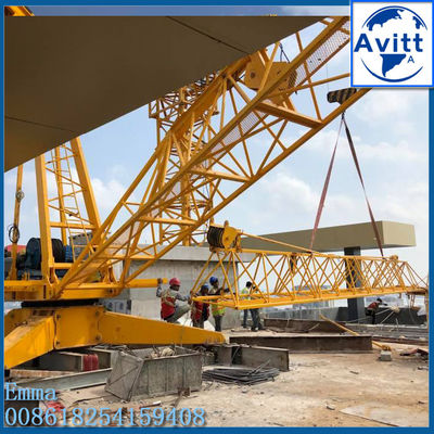 6 tonluk Derrick vinci, binanın içini kaldırmak için MC85 kule vinci